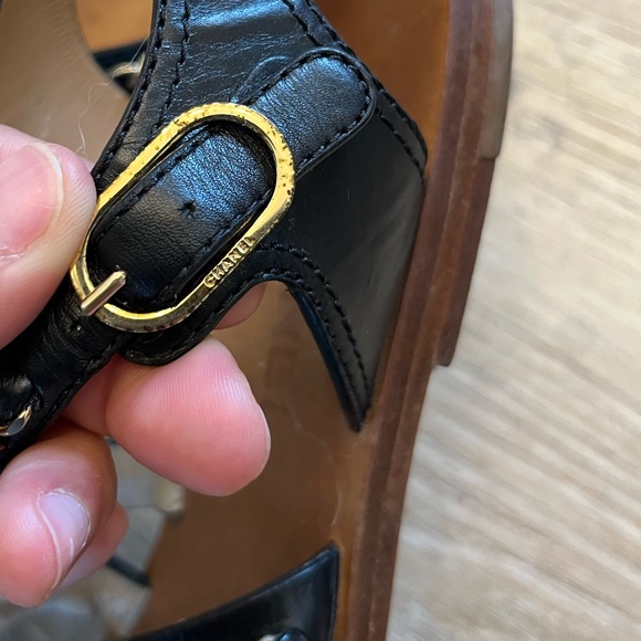 Chanel Size 39 Black Leather Gold Chain Sandals - Picture 4 of 7